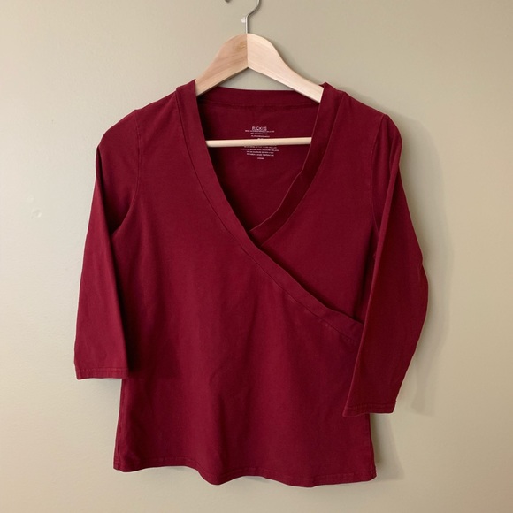 2/$20 Ricki’s Maroon V-neck 3/4 Sleeve Top - Picture 3 of 6